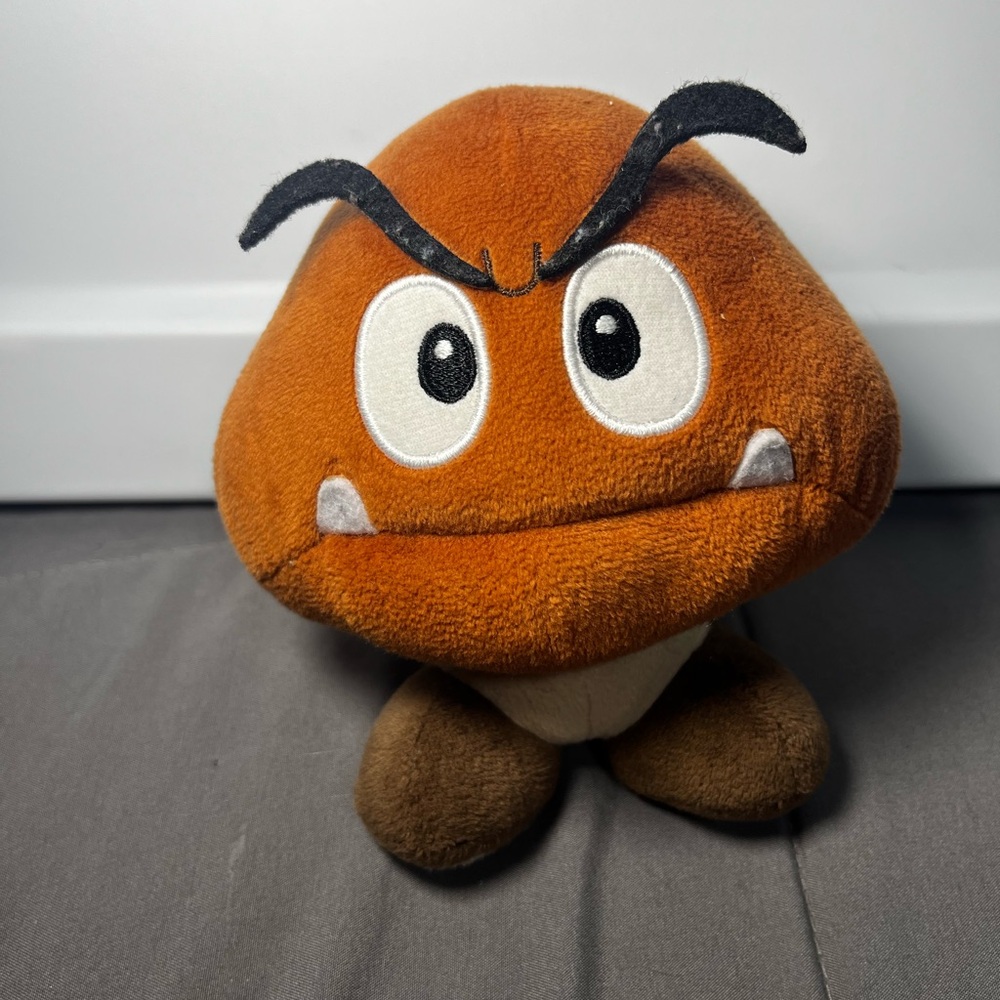 Nintendo Super Mario Bros. Brown Goomba 6” Plush‎ Mushroom 2017